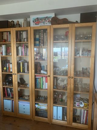 Tavolo e tre vetrine di Ikea