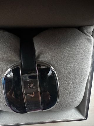 Reloj Calvin Klein Correa Cuero Negro y Plata