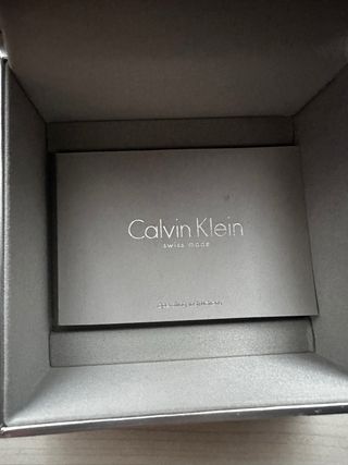 Reloj Calvin Klein Correa Cuero Negro y Plata