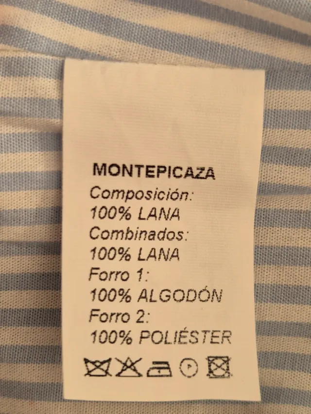 Chaqueta americana marrón con detalles azules