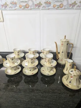Juego de café porcelana beige y oro