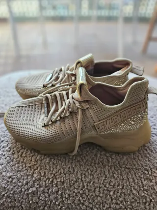Zapatillas Steve Madden Beige y Doradas