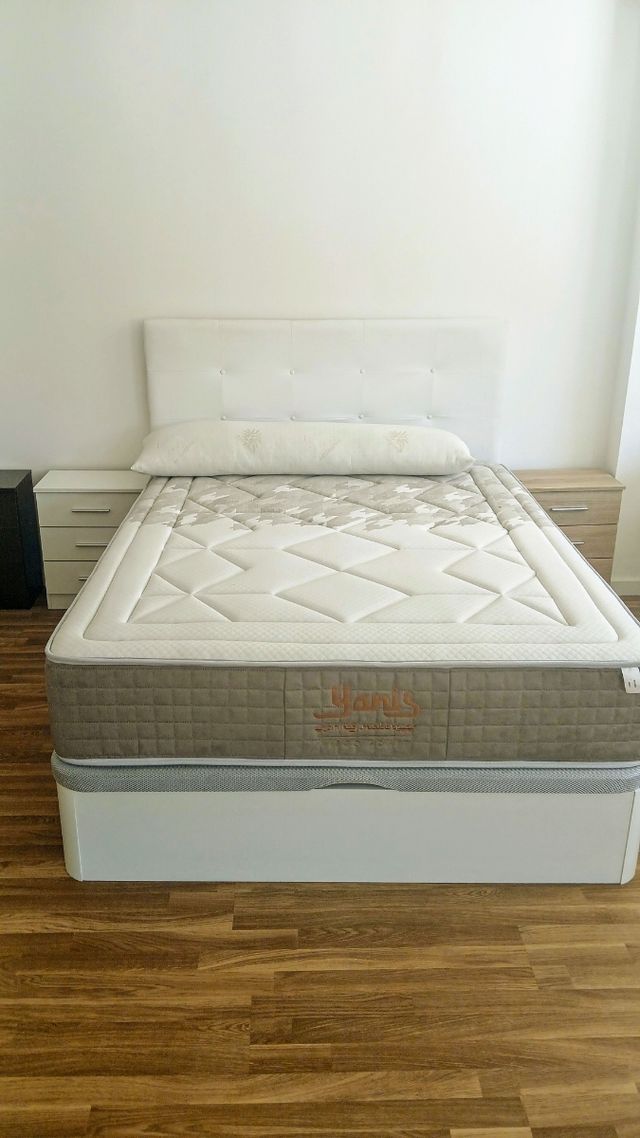 Canape de tela y madera