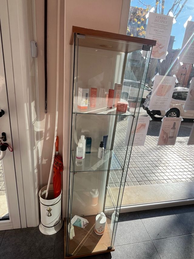 Vitrina expositora cristal y madera