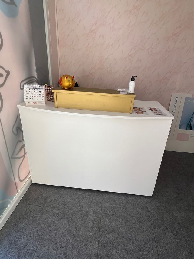 Mostrador Tienda Blanco y Dorado