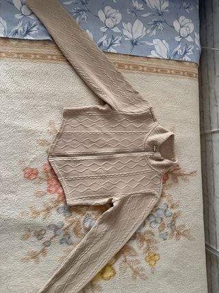 Jersey beige con cremallera