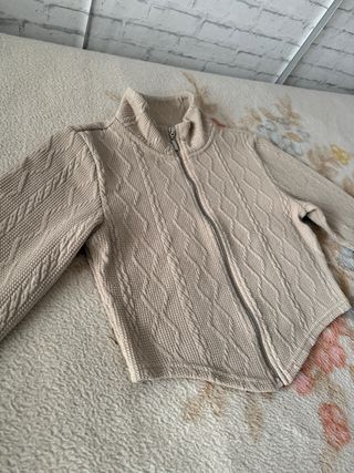 Jersey beige con cremallera