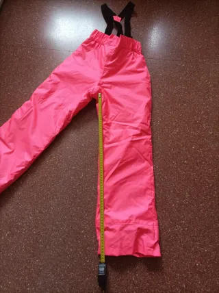 Pantalón de esquí rosa con tirantes