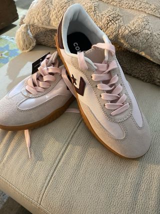 Converse beige y rosa