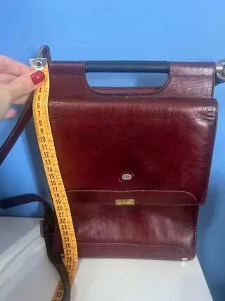 Borsello a tracolla in pelle bordeaux