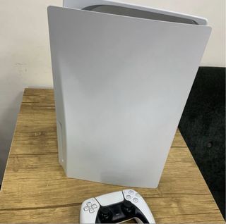 Playstation 5 con mando pro y cascos wireless