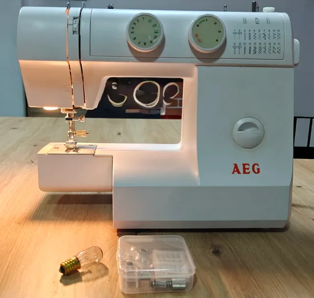 Máquina de coser AEG 795 completa
