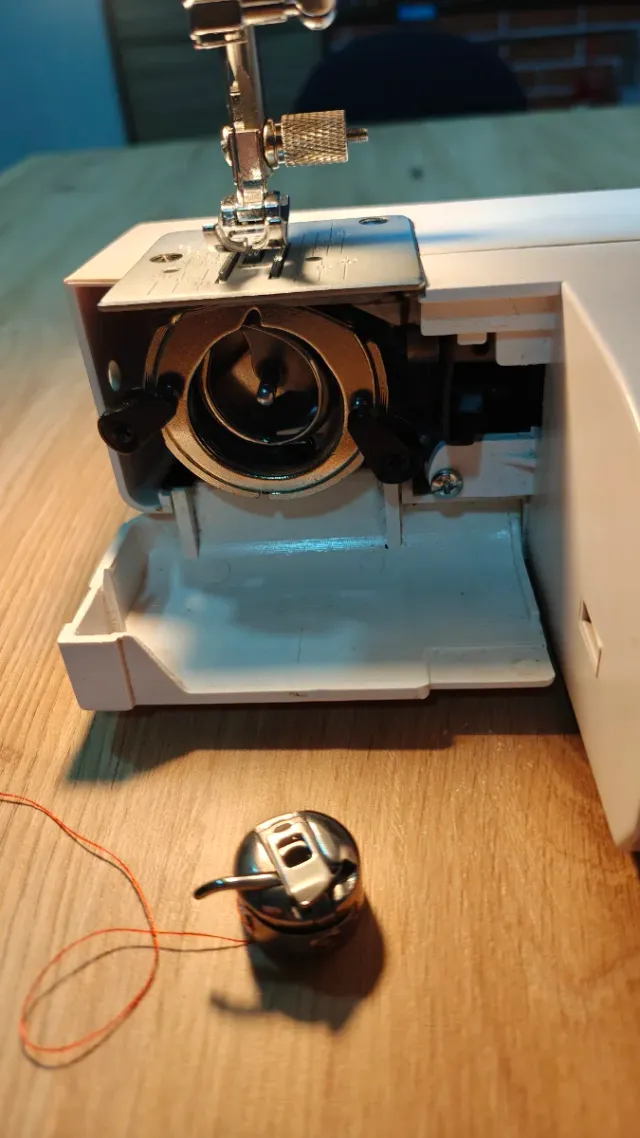 Máquina de coser AEG 795 completa