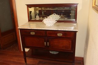 Aparador antiguo madera y mármol