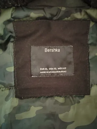 Abrigo negro hombre con capucha