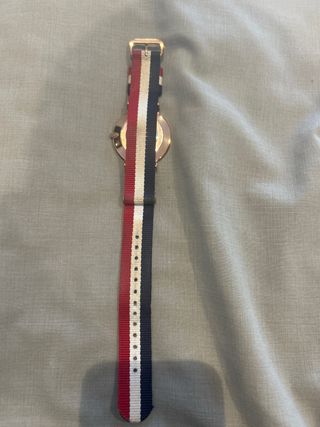 Reloj Daniel Wellington Multicolor y Dorado