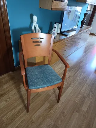 Mesa comedor + 4 sillas madera y cristal