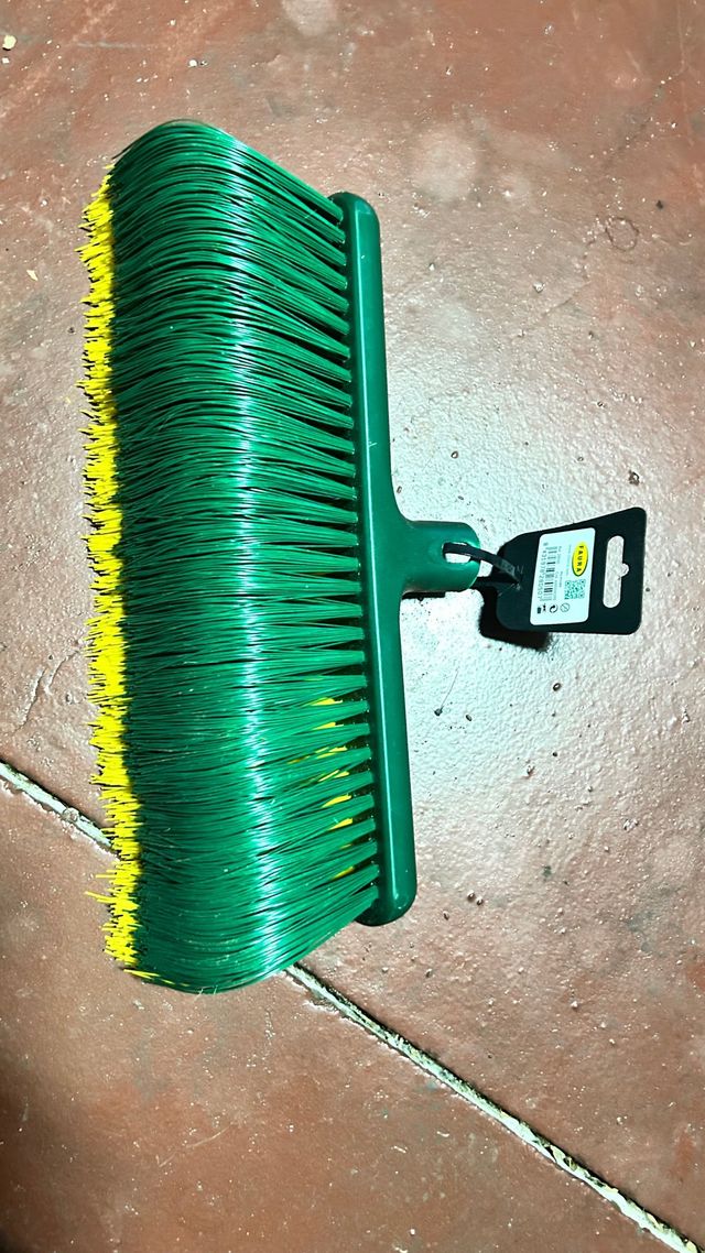 Cepillo de limpieza de césped artificial con palo