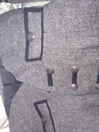 traje de pantalón gris