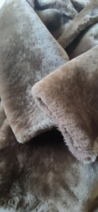 Chaquetón piel de señora, de la peletería Martín.