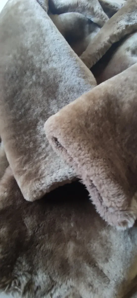 Chaquetón piel de señora, de la peletería Martín.