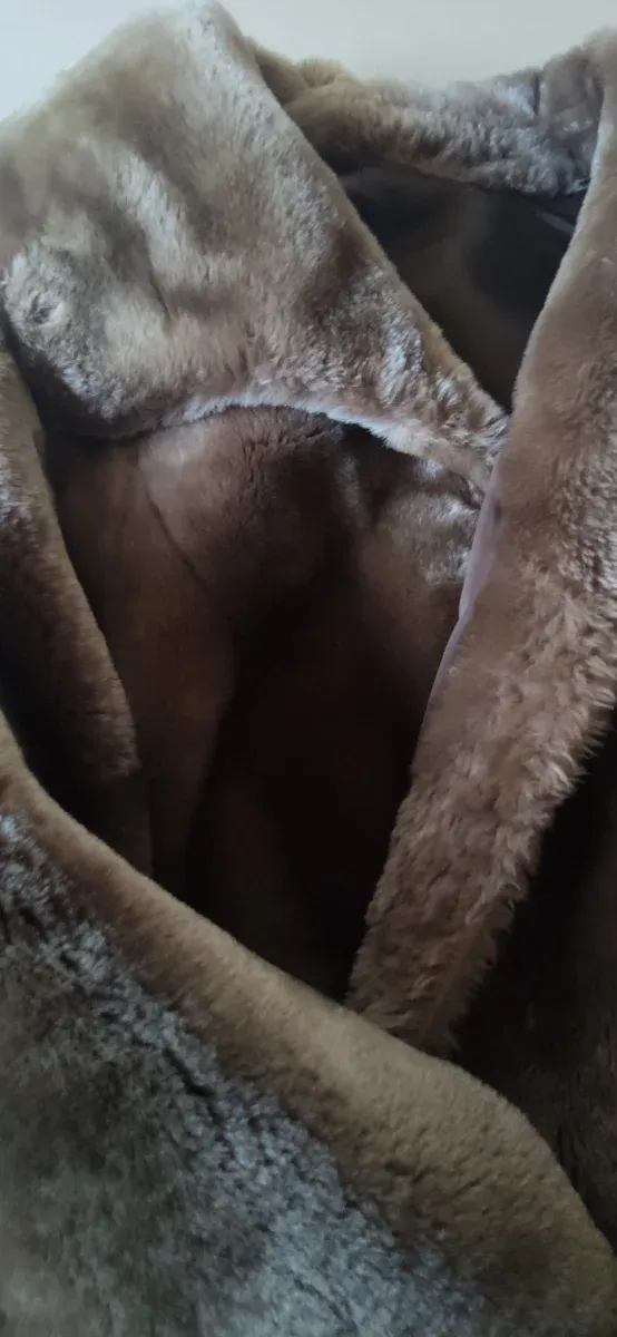 Chaquetón piel de señora, de la peletería Martín.