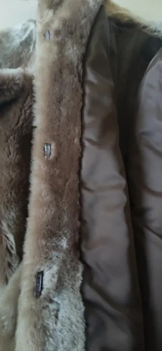 Chaquetón piel de señora, de la peletería Martín.