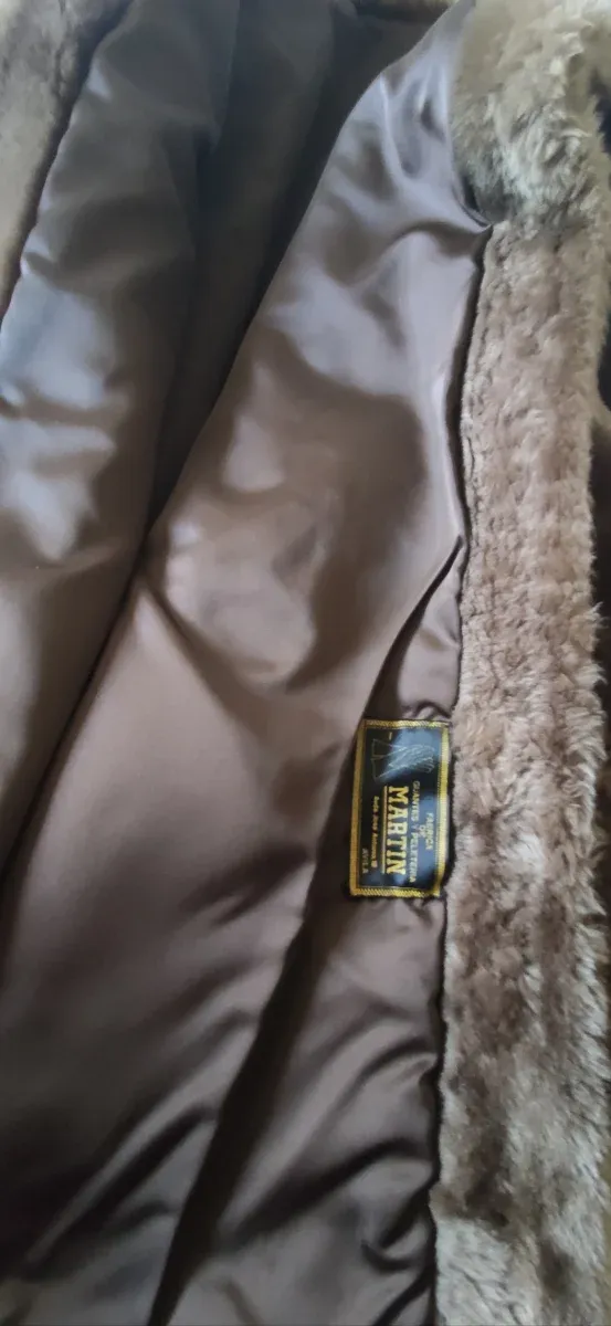 Chaquetón piel de señora, de la peletería Martín.