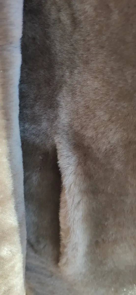 Chaquetón piel de señora, de la peletería Martín.