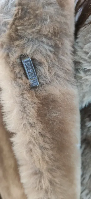 Chaquetón piel de señora, de la peletería Martín.