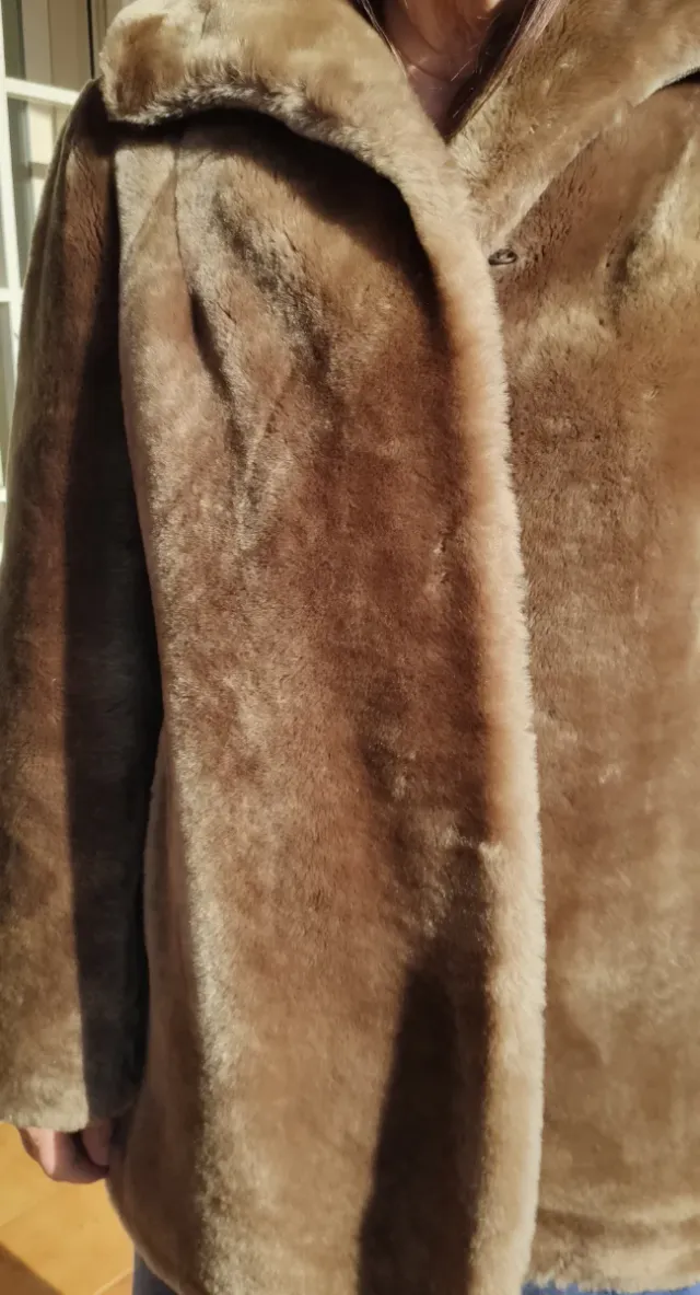 Chaquetón piel de señora, de la peletería Martín.