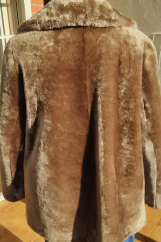 Chaquetón piel de señora, de la peletería Martín.