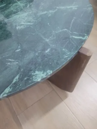 Tavolo da centro rotondo in marmo e legno nuovo