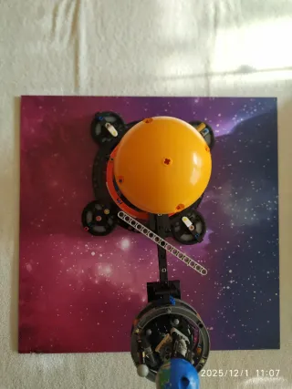 Lego Technic: pianeta Terra e Luna in orbita solare