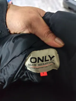 Giubbotto donna nero con cappuccio