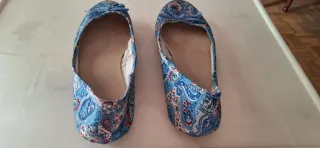 Manoletinas azules y multicolor,  talla 39