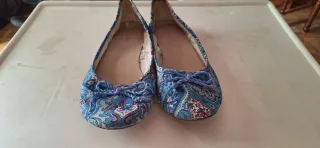 Manoletinas azules y multicolor,  talla 39