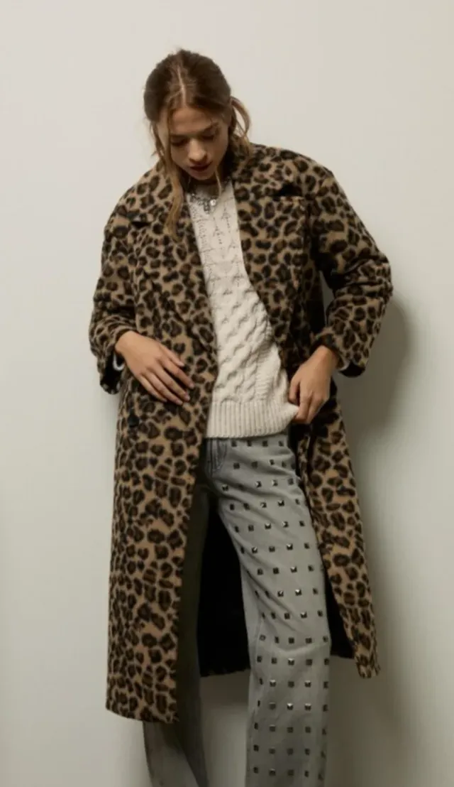 Abrigo oversize estampado leopardo