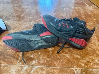 Zapatillas Jordan Talla 39 Negras y Rojas