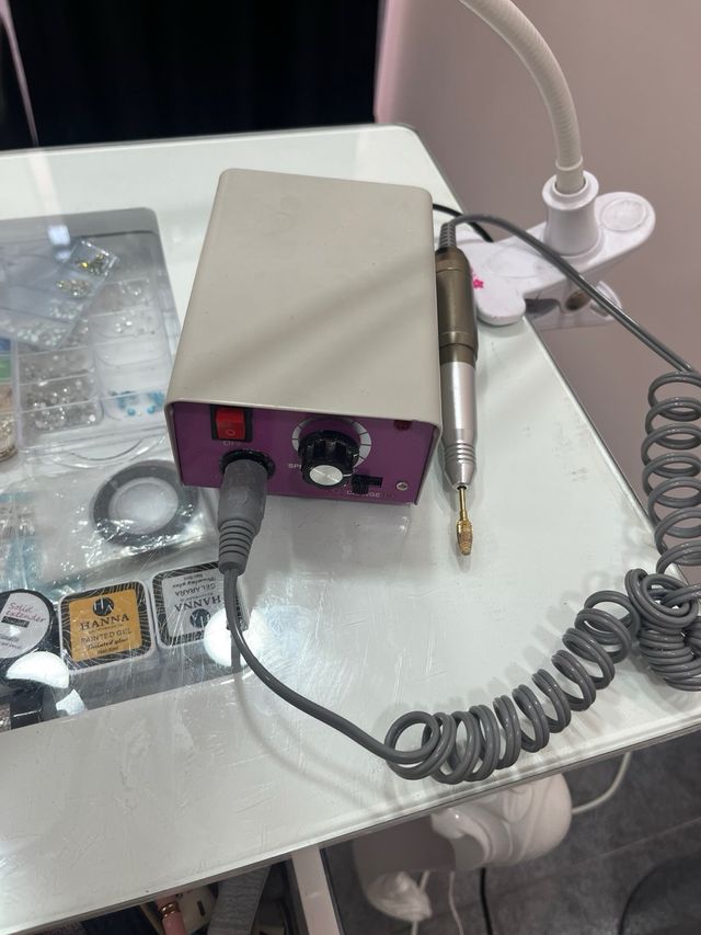 Pintauñas Victoria Vynn y accesorios