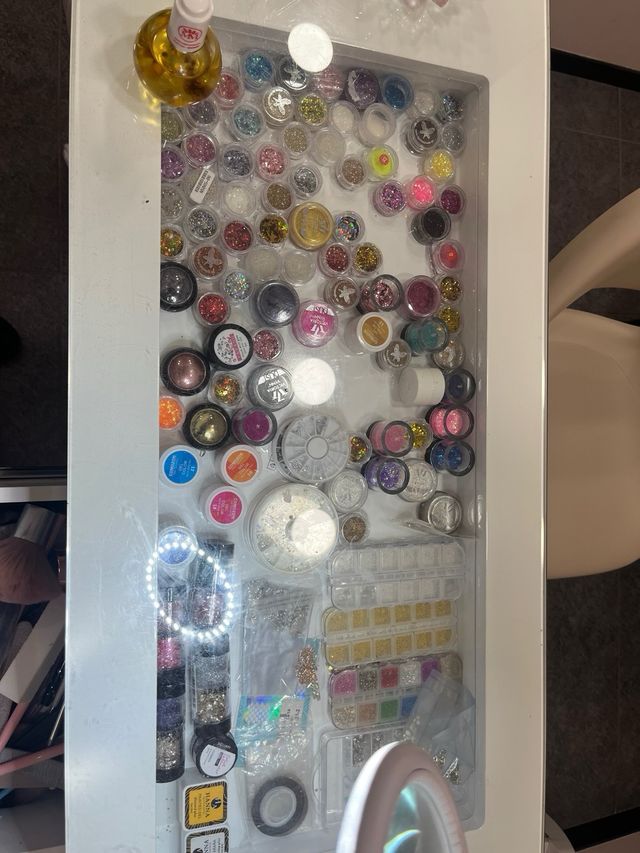 Pintauñas Victoria Vynn y accesorios