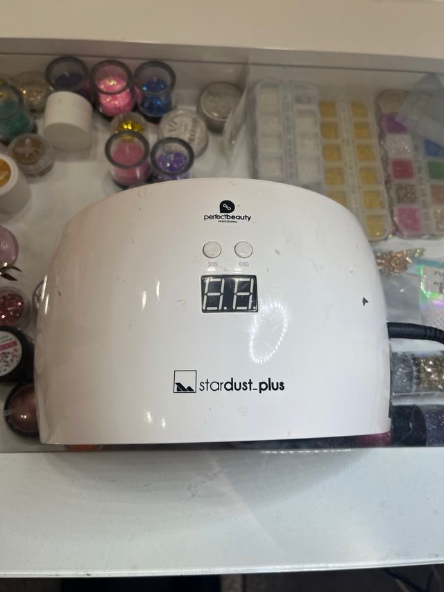 Pintauñas Victoria Vynn y accesorios