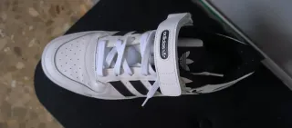 Zapatillas Adidas Blancas y Negras