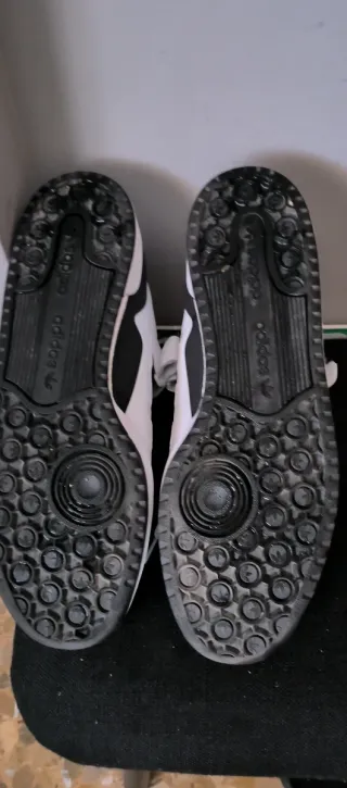 Zapatillas Adidas Blancas y Negras