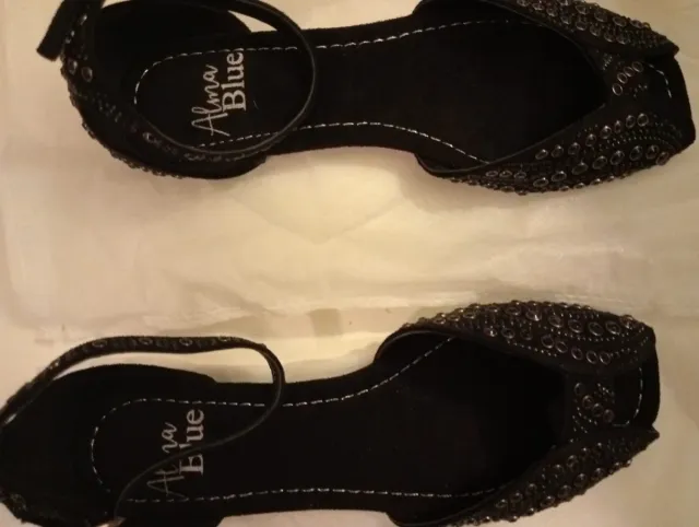 Zapatos negros con pedrería