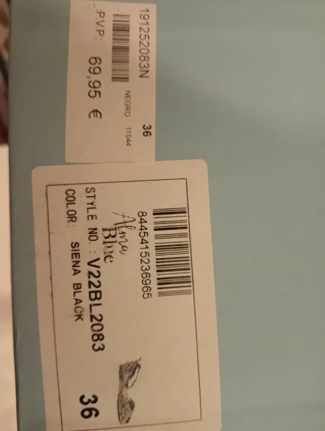 Zapatos negros con pedrería