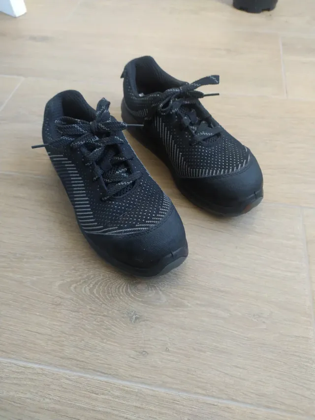 Zapatos de seguridad Coverguard negros y grises