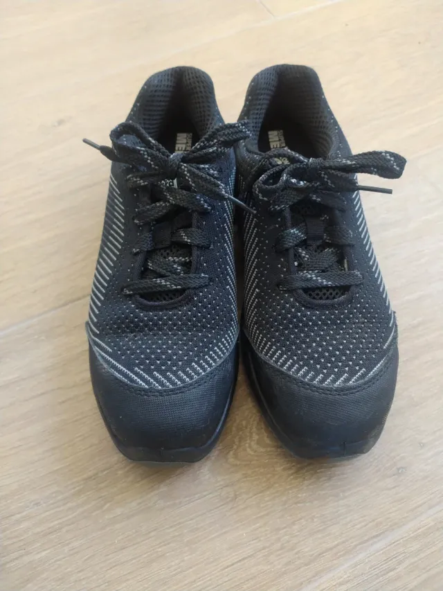 Zapatos de seguridad Coverguard negros y grises