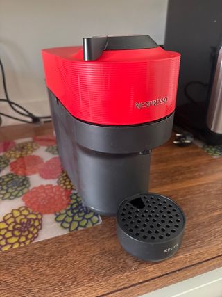 Cafetera Nespresso Roja y Gris