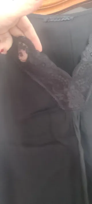 Camiseta negra con encaje